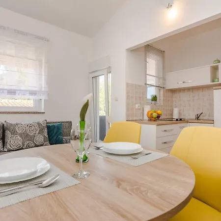 Tomeri Apartman Starigrad-Paklenica