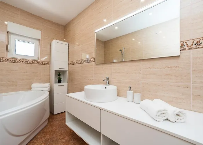 Tomeri Lejlighed Starigrad Paklenica