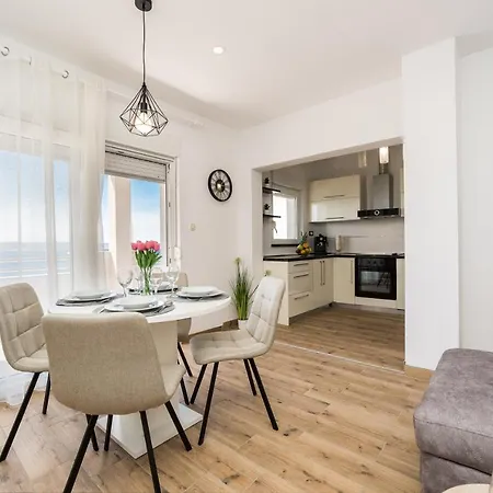 Tomeri Apartment *