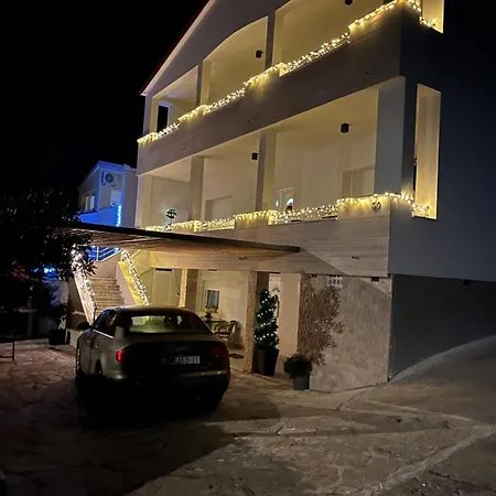 Tomeri Apartment