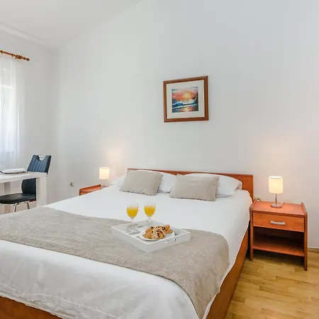 Tomeri Apartment *