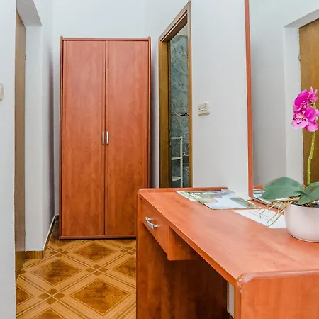 Tomeri Apartment *