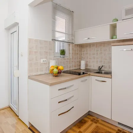 Tomeri Apartment *